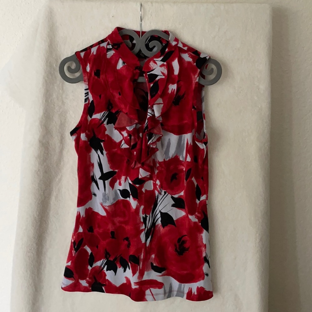 Apostrophe Woman’s Sleeveless Top Size Medium